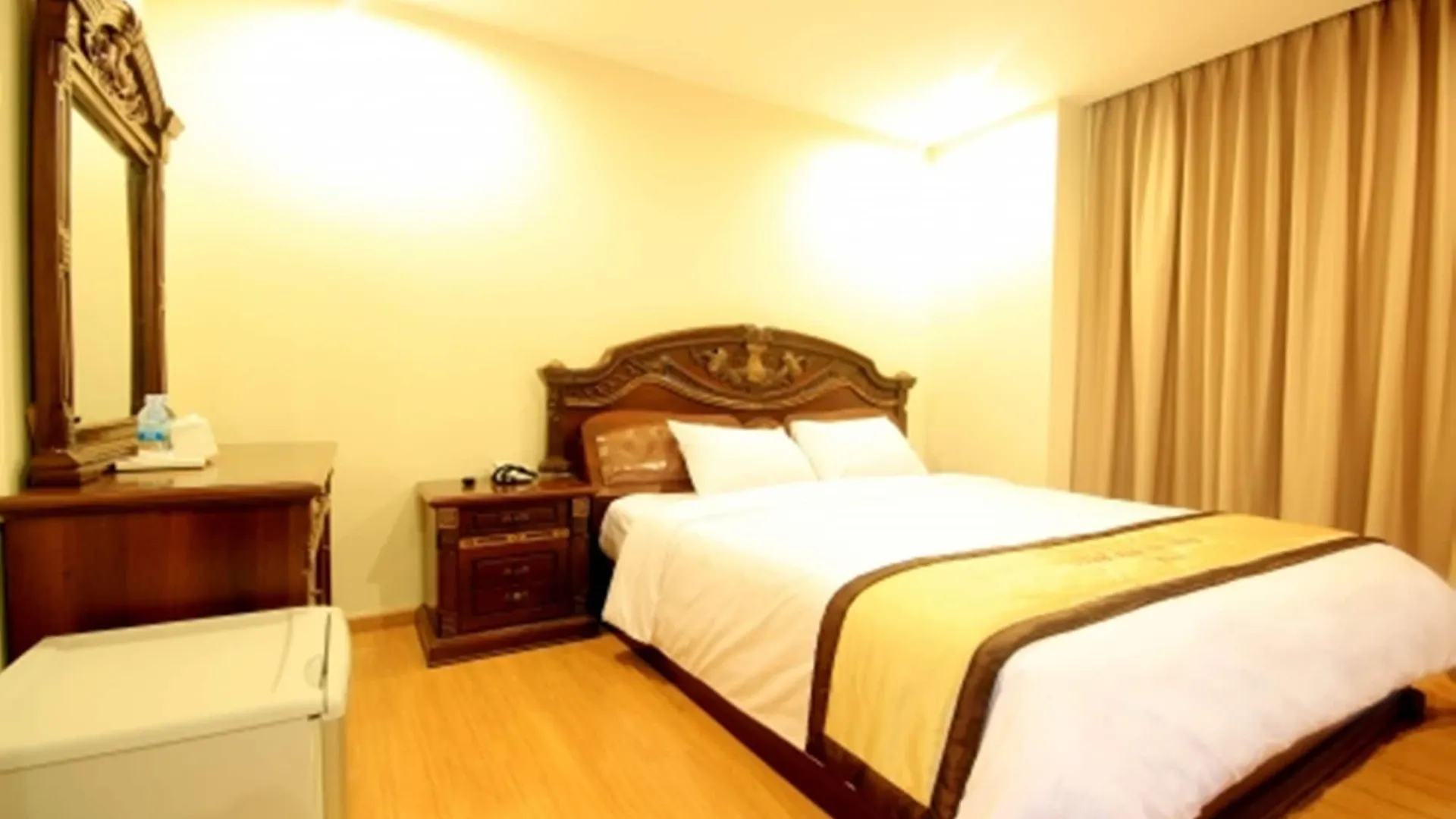 Nhat Linh Hotel & Suites Da Nang